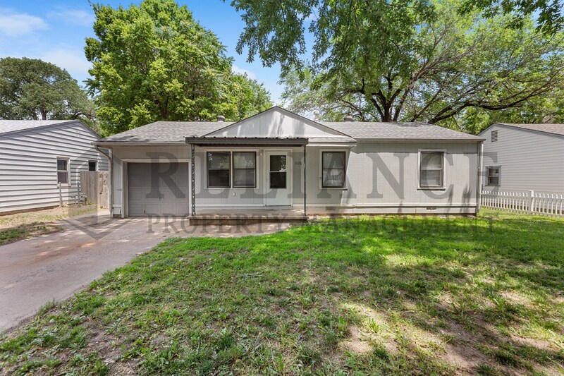 Primary Photo - 1126 E Crowley St