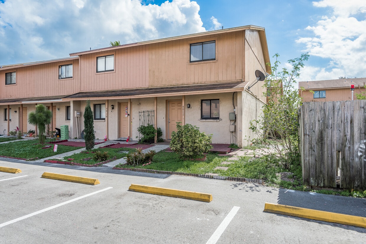 4012 Pine Limb Ct, Tampa, FL 33614 Townhome Rentals in Tampa FL