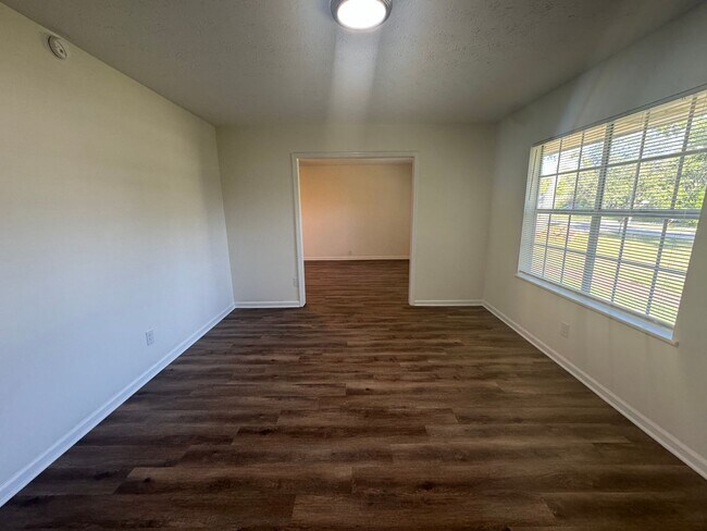 Foto del edificio - Move In Special! Coming Soon 4 Bed / 2 Bat...