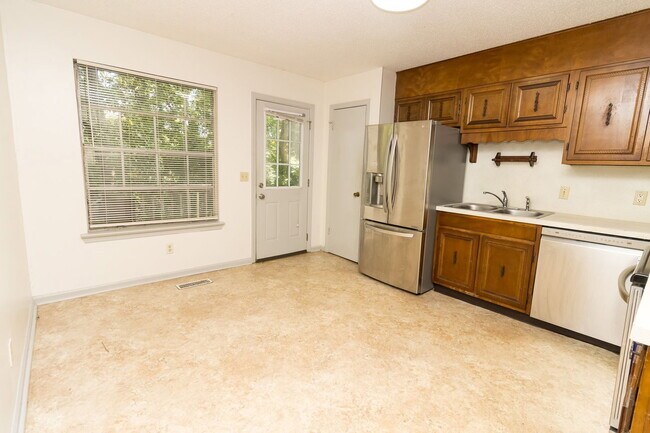 Building Photo - 5781 Taggart Dr