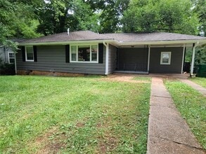 Building Photo - 1940 Meadow Ln