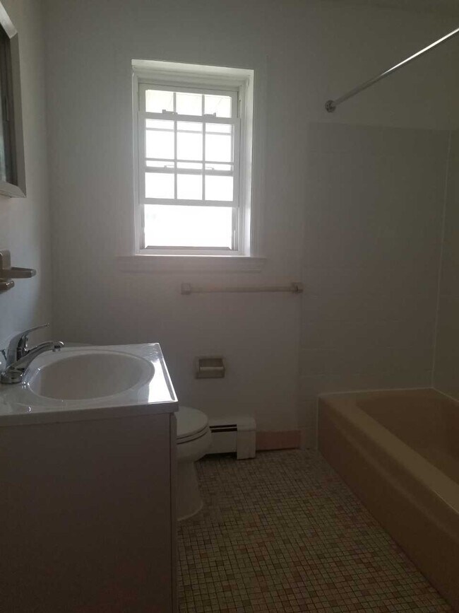 Baño completo - 565 Grove St