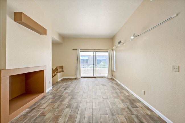 Building Photo - Colette Circle Condo