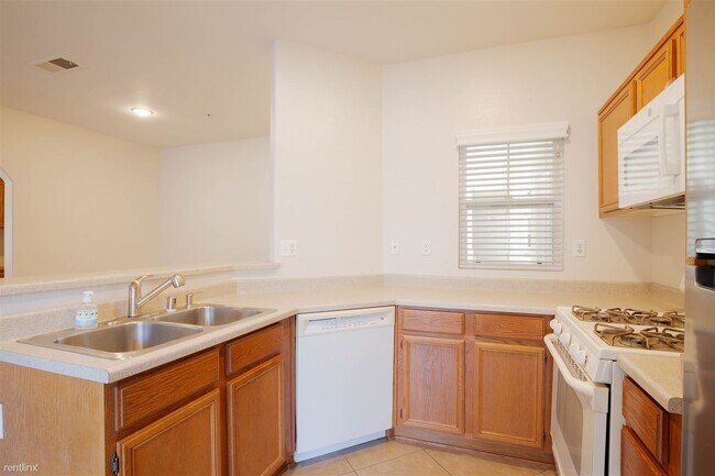 Building Photo - 1 br, 1 bath Condo - 26444 Arboretum Way