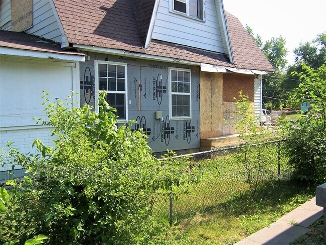 Foto del edificio - 2351 Lasalle St