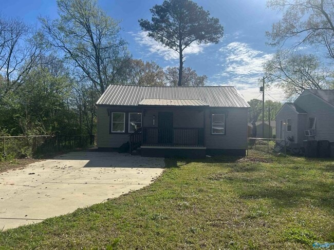 Building Photo - 220 8th Ave NW