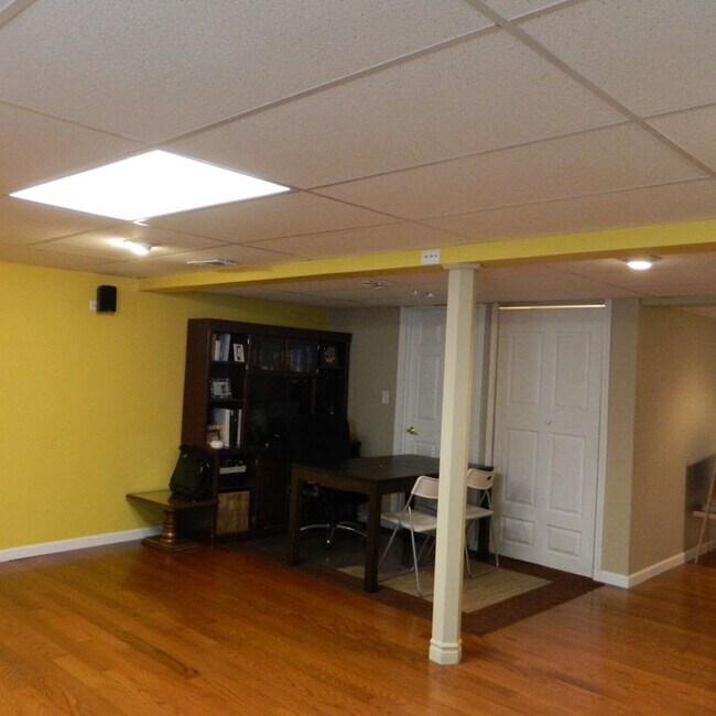 Building Photo - 436 Vaughn Cir