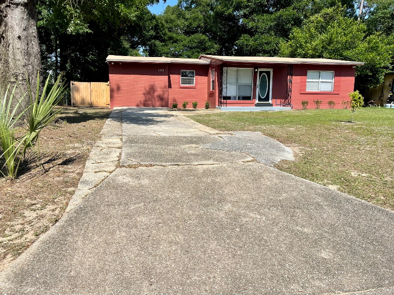 Foto principal - 193 E Highland Dr