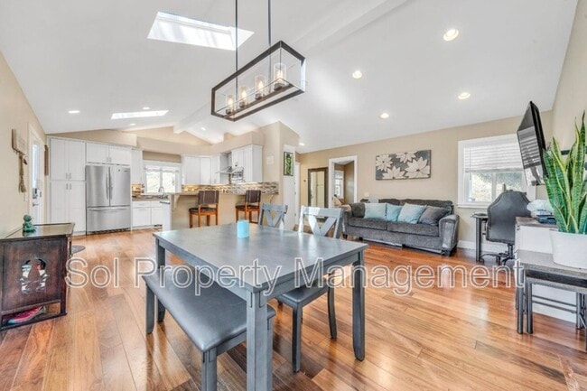 Foto del edificio - 20800 Locust Dr