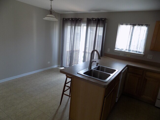 Foto del edificio - 24441 John Adams Dr