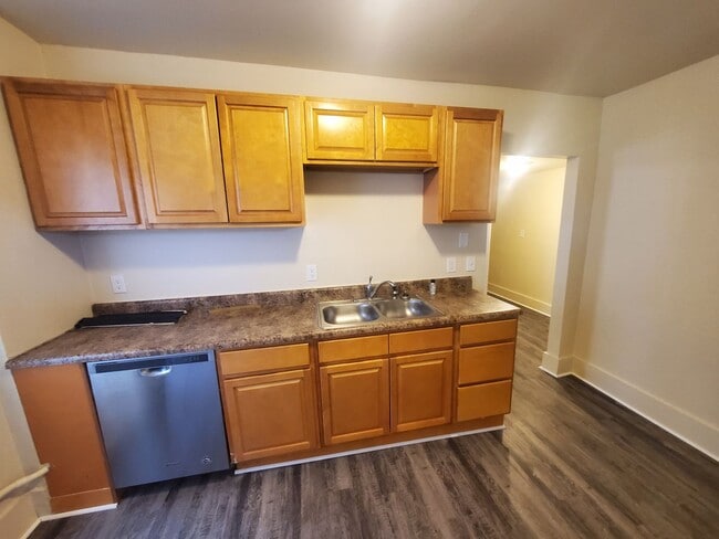 Building Photo - 420 W 31st St