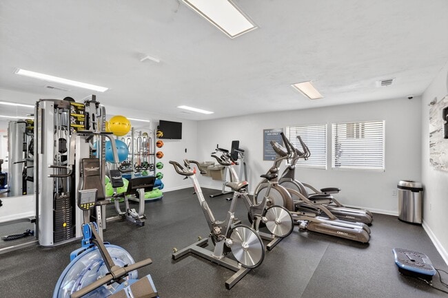 Achieve Your Fitness Goals at Seminole Flatts’ Fully Equipped Gym - Seminole Flatts