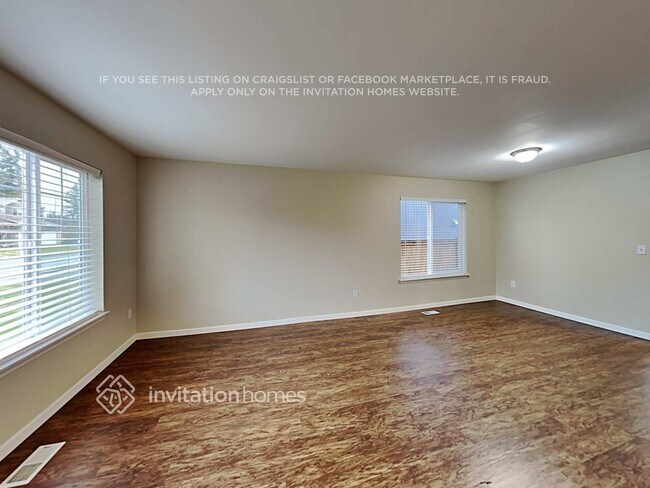 Building Photo - 1527 185th St E