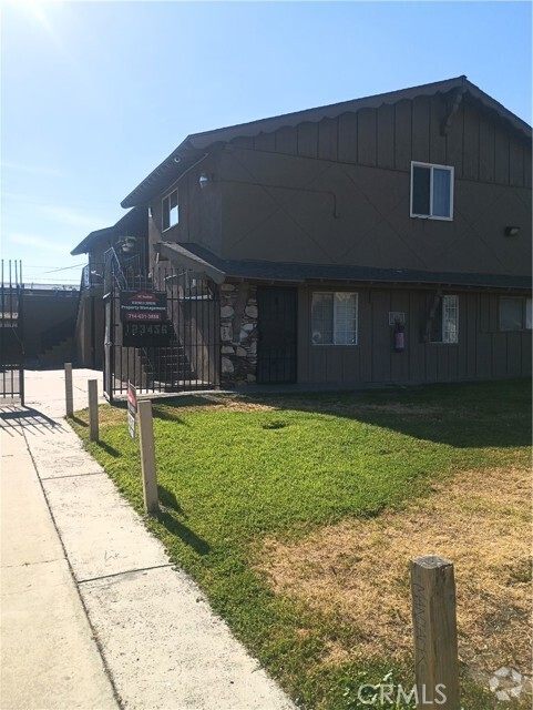 Building Photo - 687 Karesh Ave