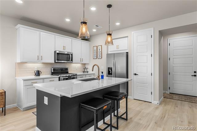 Foto del edificio - 7922 Sterling Ranch Ave