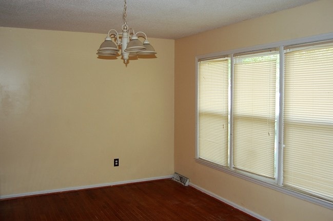 Building Photo - 122 Sandra Ln