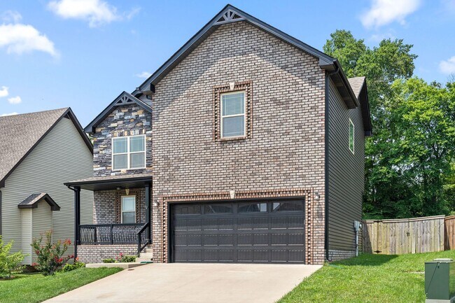 Foto del edificio - Gorgeous Single-Family with a Bonus Room & Large Fenced Backyard!