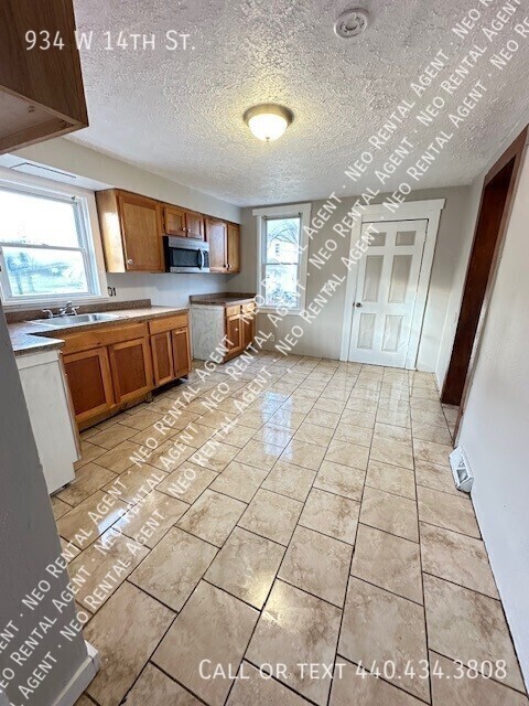 Building Photo - 934 W 14th St