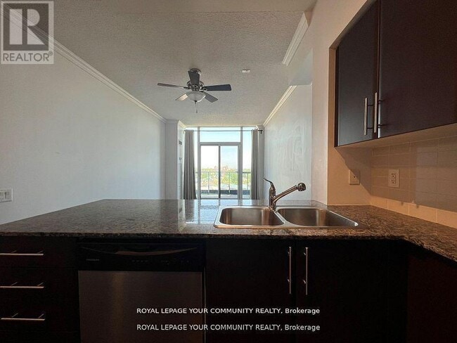 Photo du bâtiment - 525-525 Wilson Ave