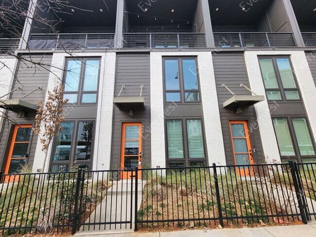 Building Photo - 468 Latta St NE