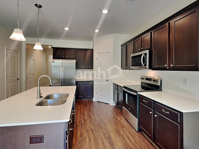 Foto del edificio - 546 Rivermist Dr