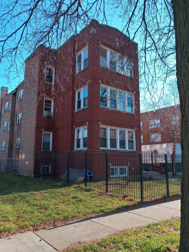 Building Photo - 7757 S Marshfield Ave