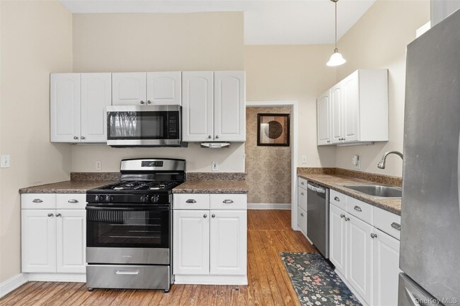 Building Photo - 11 Oakdale Manor