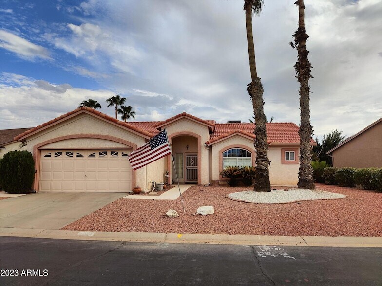 Primary Photo - 1553 E Palm Beach Dr