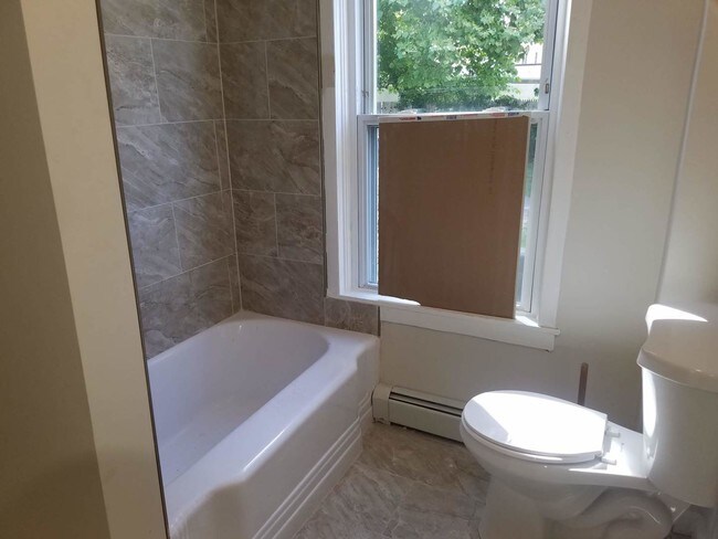 Building Photo - 20 Jones st Cumberland RI  $1300/month