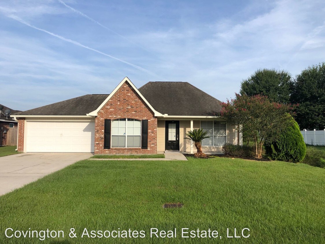 3 br, 2 bath House 36063 Raleigh Dr. House Rental in Denham Springs