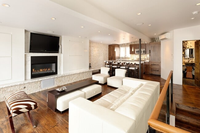 Building Photo - 805 E Cooper Ave