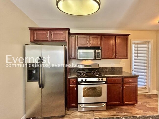Foto del edificio - 1 Bed/1 Bath Condo with Modern Amenities / Pet-Friendly / Vouchers Accepted / Available Now!