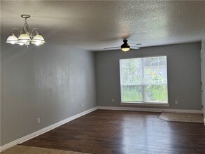 Building Photo - 860 Mockingbird Ln