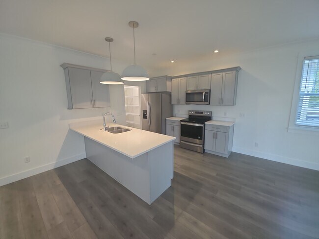 Building Photo - 409 Juniper Dr