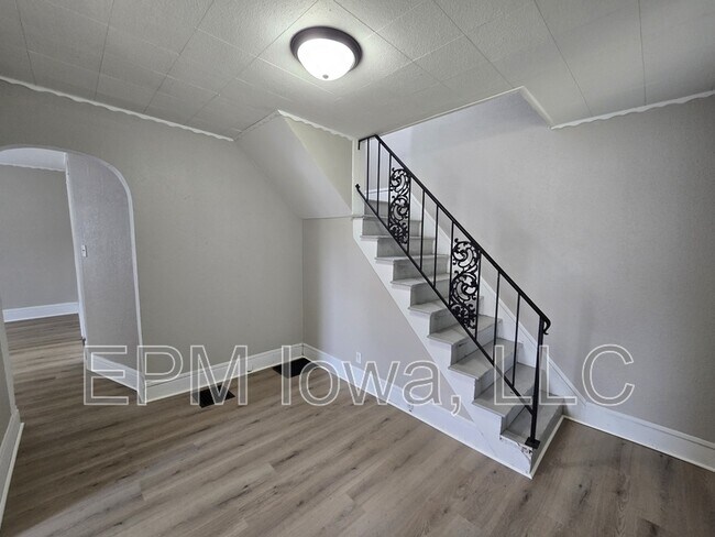 Building Photo - 122 Newell St