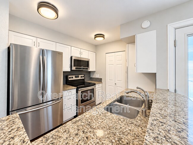 Building Photo - 3230 Montclaire Ct