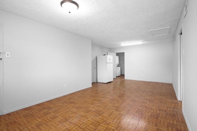 Building Photo - 8001 S Loop E