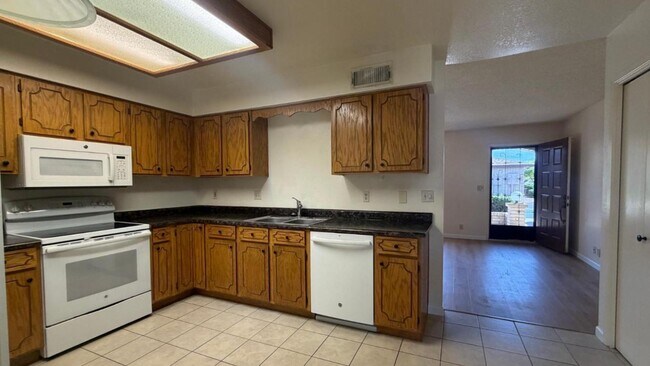 Foto del edificio - 520 S Greenfield Rd