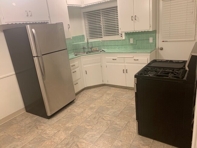 cocina #2 - 4041 S Centinela Ave