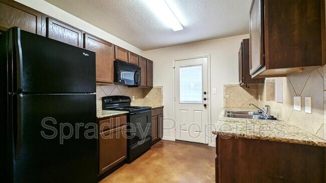 Building Photo - 609B Kendra Dr