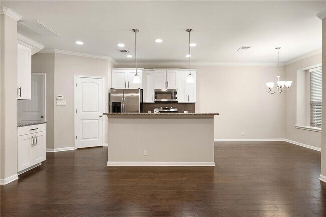 Foto del edificio - 13400 Briarwick Dr