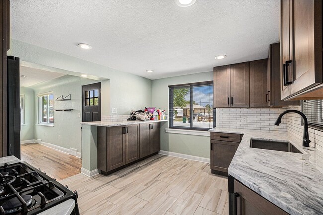 Building Photo - Newly Remodeled 4Bed/2Bath Denver Home