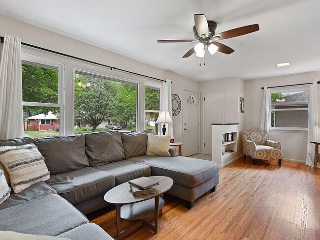 Foto del edificio - 6819 W 23rd St