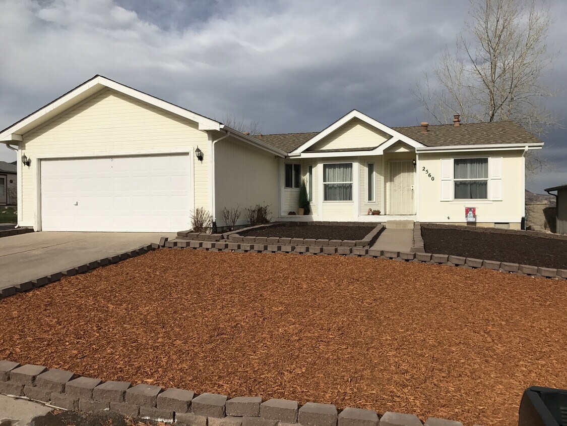 Foto principal - 2560 Wheaton Dr. -Bear Creek Area - Ranch ...