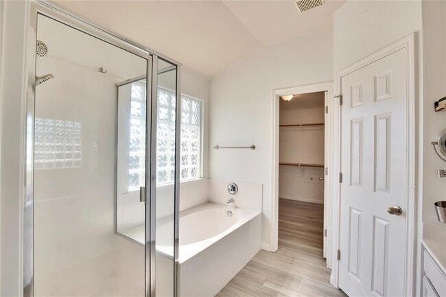 Foto del edificio - 10321 Beard Ave