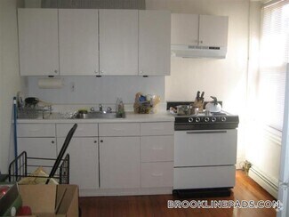 Building Photo - 208 Winthrop Rd