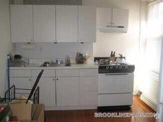 Building Photo - 208 Winthrop Rd