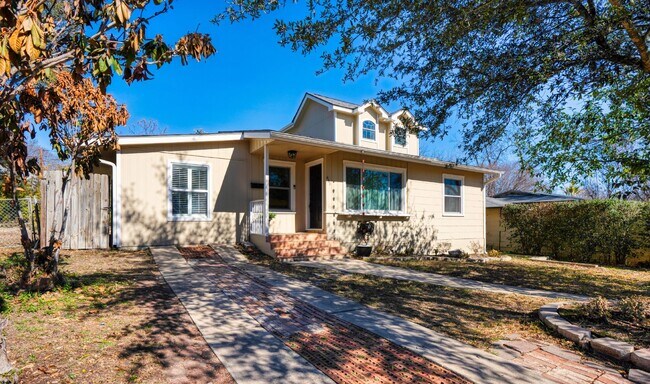 Foto del edificio - Classic home in the heart of Terrell Heights