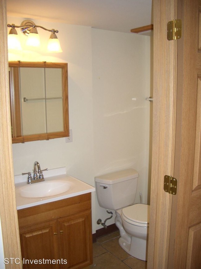 Building Photo - 1 br, 0.5 bath House - 401 W. Adams Basement