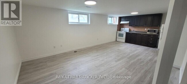 Building Photo - 427 Crosby Ave